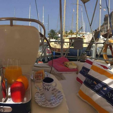 Precioso Yate En El Centro Del Puerto De Mogan Hotel Ngoại thất bức ảnh