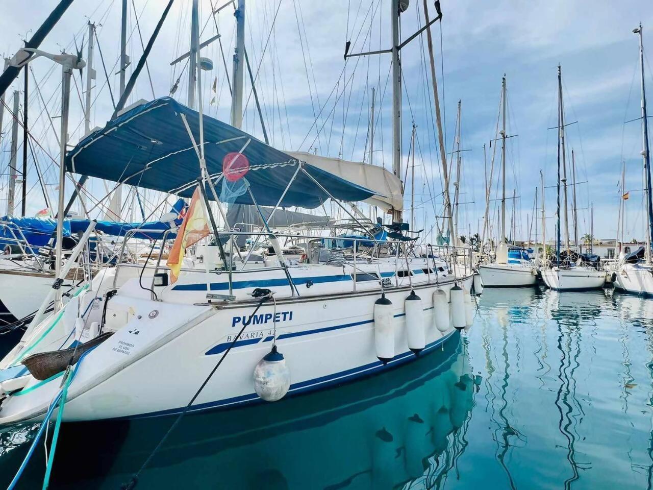 Precioso Yate En El Centro Del Puerto De Mogan Hotel Ngoại thất bức ảnh