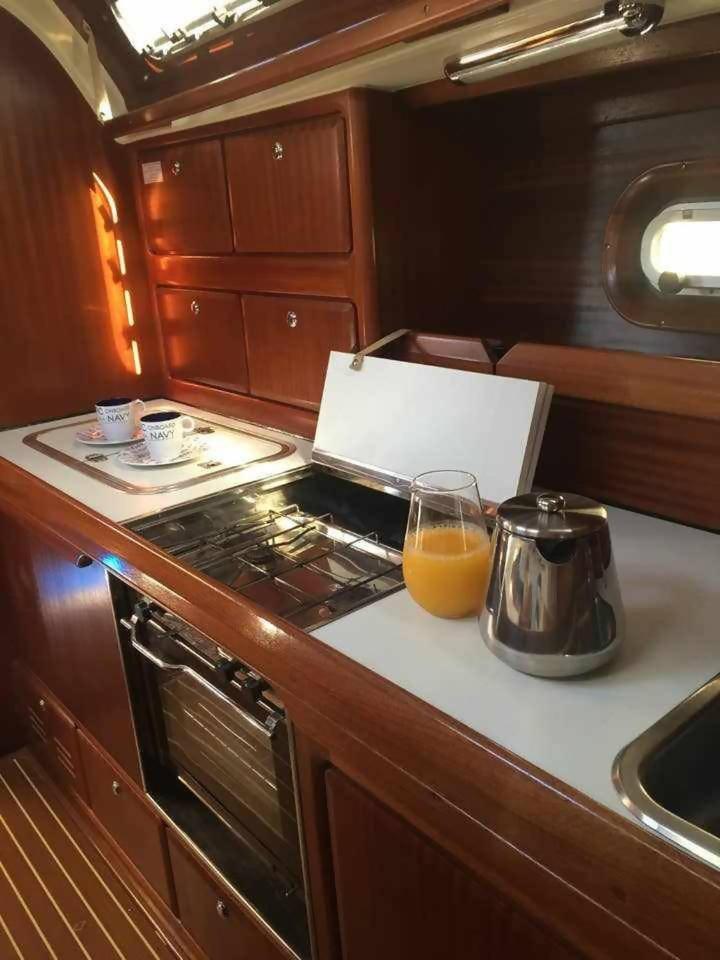 Precioso Yate En El Centro Del Puerto De Mogan Hotel Ngoại thất bức ảnh