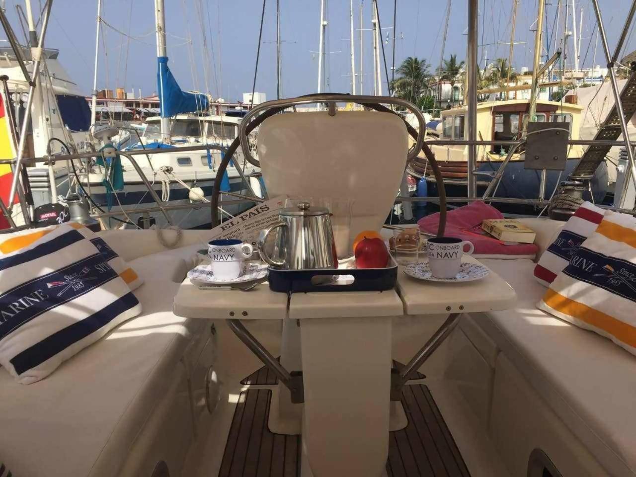 Precioso Yate En El Centro Del Puerto De Mogan Hotel Ngoại thất bức ảnh
